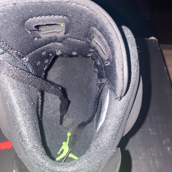 I’m selling Jordan 6s, size 10 and is green & black - Picture 5 of 8